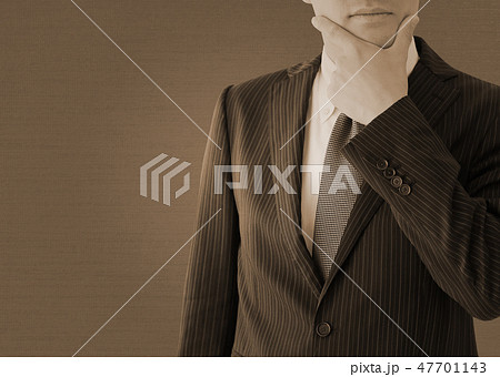 考えるビジネスマン 47701143
