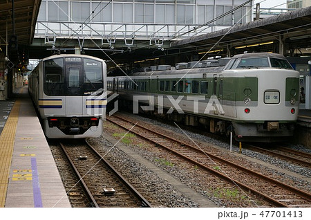 電車並び 47701413