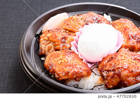 おいしい旨辛チキン丼 おいしい旨辛チキン丼 47702630