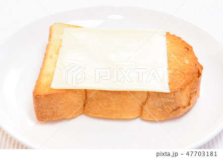 スライスチーズのせ食パン 47703181