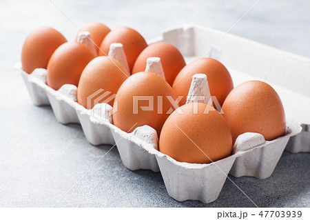 Brown raw Chicken eggs in factory packaging Brown raw Chicken eggs in factory packaging 47703939