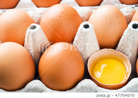 Brown raw eggs in the original packaging. Close up Brown raw eggs in the original packaging. Close up 47704070