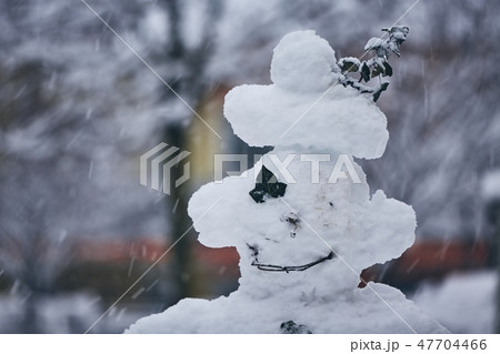 Head of big snowman 47704466