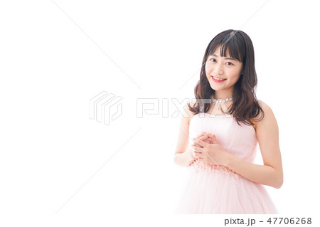 ピンクのドレスを着た花嫁 結婚式イメージ 47706268
