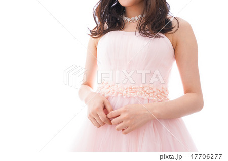 ピンクのドレスを着た花嫁 結婚式イメージ 47706277