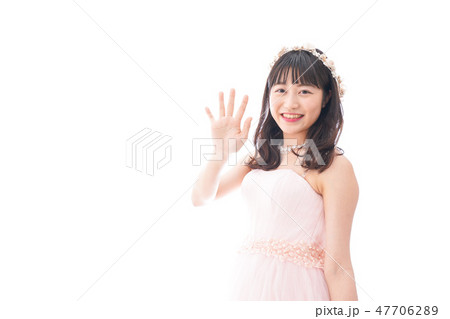 ピンクのドレスを着た花嫁 結婚式イメージ ピンクのドレスを着た花嫁 結婚式イメージ 47706289