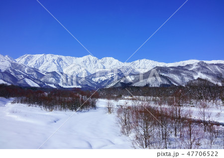 天狗の尾根〜白馬三山〜小蓮華山:冬:松川橋より撮影 北安曇郡白馬村 天狗の尾根〜白馬三山〜小蓮華山:冬:松川橋より撮影 北安曇郡白馬村 47706522