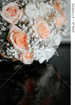 Bridal wedding bouquet. Reflections of the flowers Bridal wedding bouquet. Reflections of the flowers 47706608
