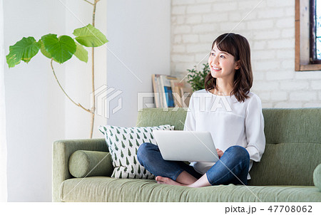若い女性(パソコン) 若い女性(パソコン) 47708062