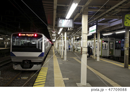 黒磯駅に停車中の東北本線E531系・キハ110 47709088