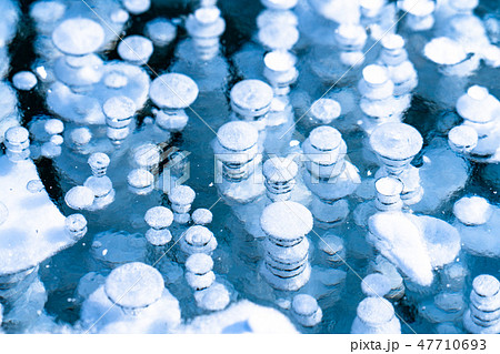 《北海道》アイスバブル・自然現象《糠平湖》 47710693