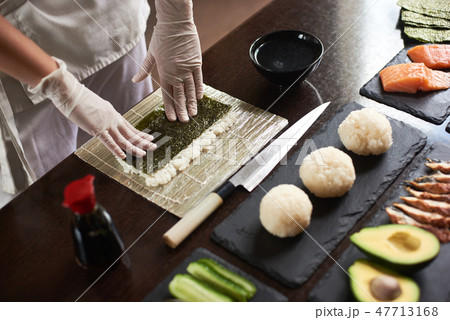 Process of preparing rolling sushi 47713168