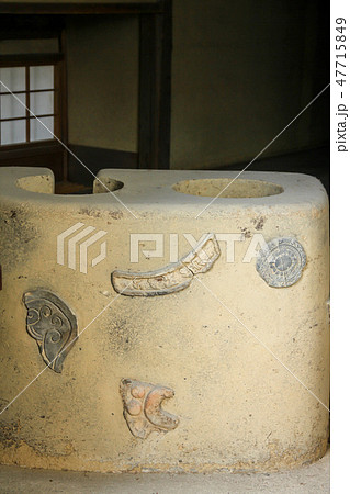 金閣鹿苑寺、茶室・夕佳亭の土間と竈(かまど) 金閣鹿苑寺、茶室・夕佳亭の土間と竈(かまど) 47715849