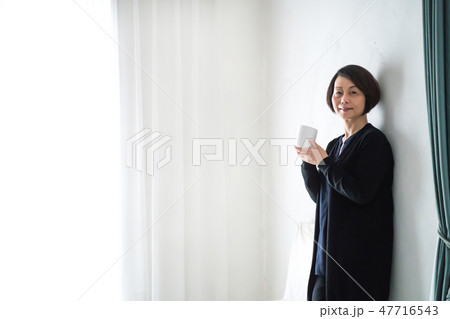 ミドル シニア 女性 ミドル シニア 女性 47716543