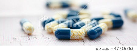 The capsule pill in a blister pack lies 47716762