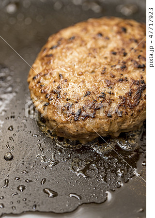 【ハンバーグ 焼く】 【ハンバーグ 焼く】 47717923