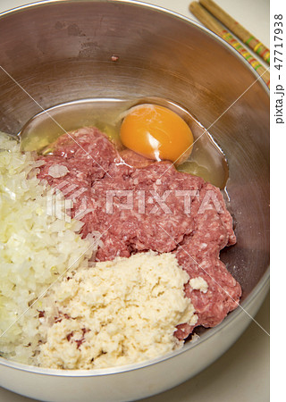 【ハンバーグ 下準備】 【ハンバーグ 下準備】 47717938