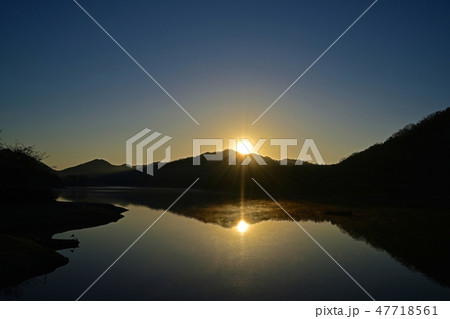 千丈寺湖の夜明けの情景 47718561