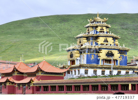 青海省　チベット仏教ニンマ派の査郎寺 47719337