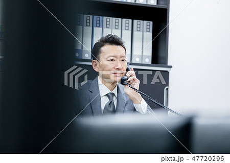 スーツ姿の男性 スーツ姿の男性 47720296