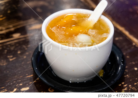 Papaya with snow fungus and egg sweet dessert soup 47720794