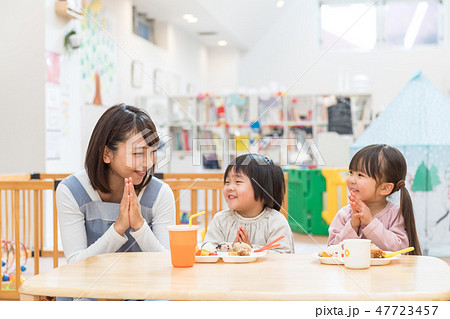 保育士、幼稚園、幼児、ランチ、いただきます 保育士、幼稚園、幼児、ランチ、いただきます 47723457