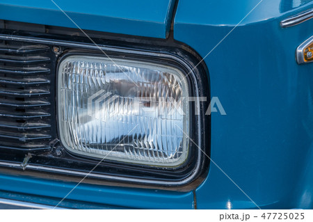 自動車のヘッドライト Headlight of the car 自動車のヘッドライト Headlight of the car 47725025