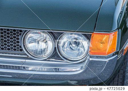 自動車のヘッドライト Headlight of the car 自動車のヘッドライト Headlight of the car 47725029