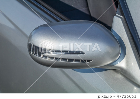 古い車のバックミラー　のold car rearview mirror 47725653