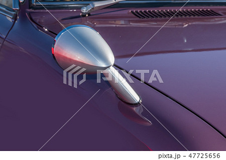 古い車のバックミラー　のold car rearview mirror 47725656