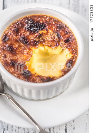 Creme brulee in the pot 47725855