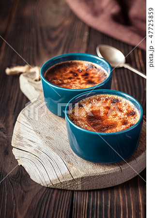 Creme brulee in the pots 47725859