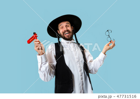 Portrait of a young orthodox Hasdim Jewish man Portrait of a young orthodox Hasdim Jewish man 47731516