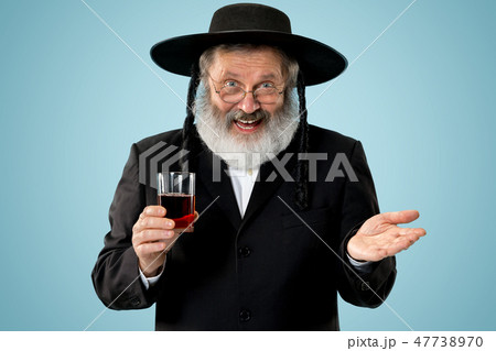 Portrait of old senior orthodox Hasdim Jewish man Portrait of old senior orthodox Hasdim Jewish man 47738970