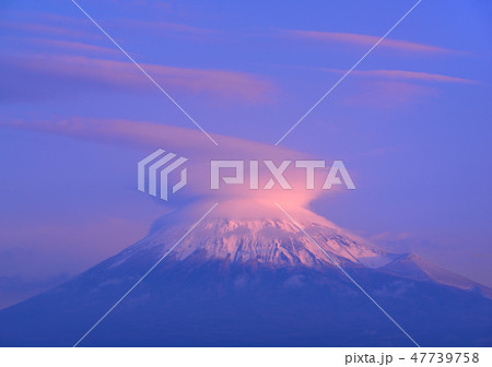 富士山と朝焼け雲-1264 47739758