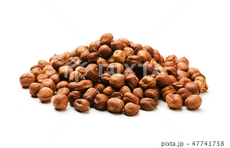 Handful of hazelnut nuts 47741738