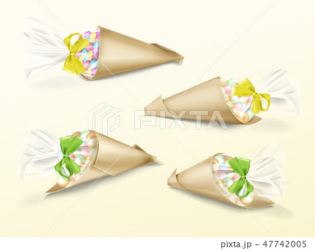 Realistic set of paper cone bags, 47742005
