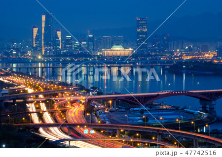 Seoul cityscape in twilight, South Korea. 47742516