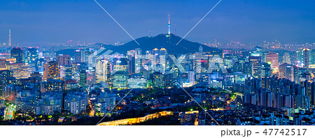 Seoul skyline in the night, South Korea. 47742517
