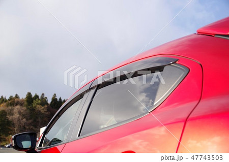 車のオプションパーツ　ドアバイザー 47743503