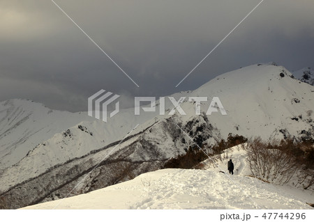 厳冬期の谷川岳の天神尾根からの風景 厳冬期の谷川岳の天神尾根からの風景 47744296