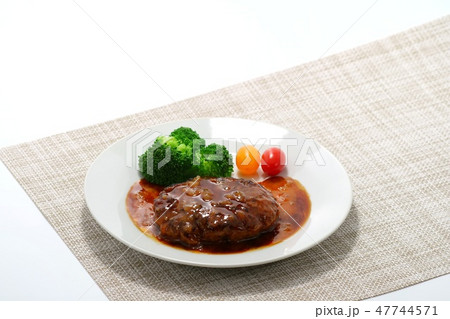 ハンバーグ ブロッコリー トマト ハンバーグ ブロッコリー トマト 47744571