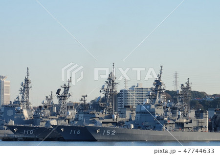 横須賀基地に停泊する護衛艦 47744633
