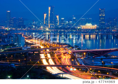 Seoul cityscape in twilight, South Korea. 47744969