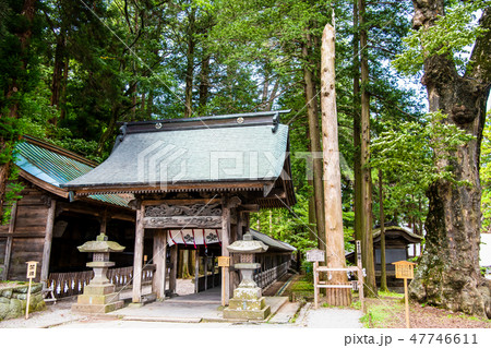 長野 諏訪大社 上社本宮 入口御門と二之御柱 長野 諏訪大社 上社本宮 入口御門と二之御柱 47746611