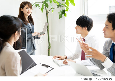 ビジネス　ミーティング 47746939