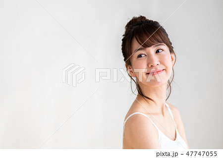 若い女性 若い女性 47747055