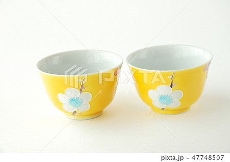 白梅のお湯呑み 47748507