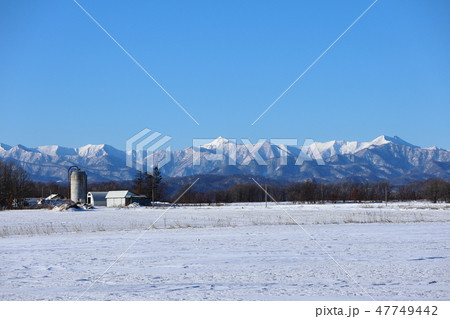 冬の十勝平野と日高山脈 47749442