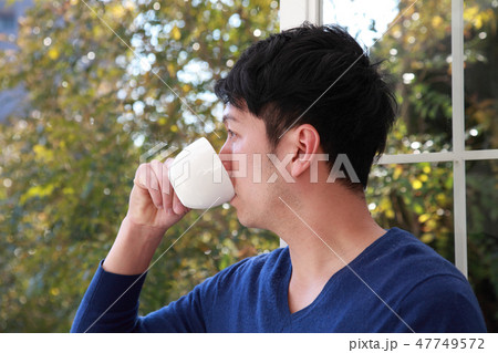 若い男性 若い男性 47749572
